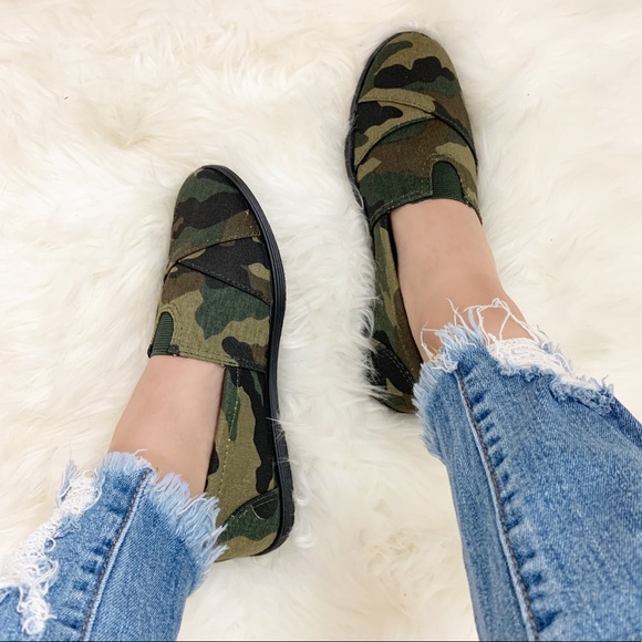NEW Sofie Flats- in Camouflage - Picture 3 of 7